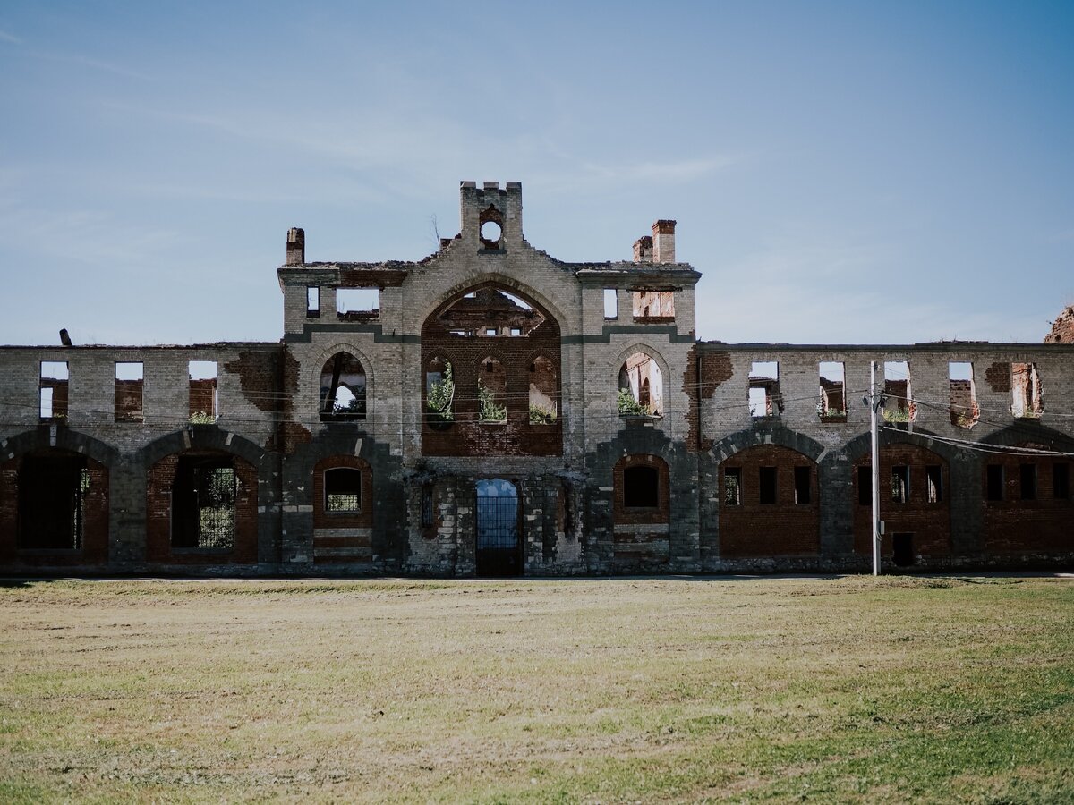 Здание конюшни в усадьбе Муромцево