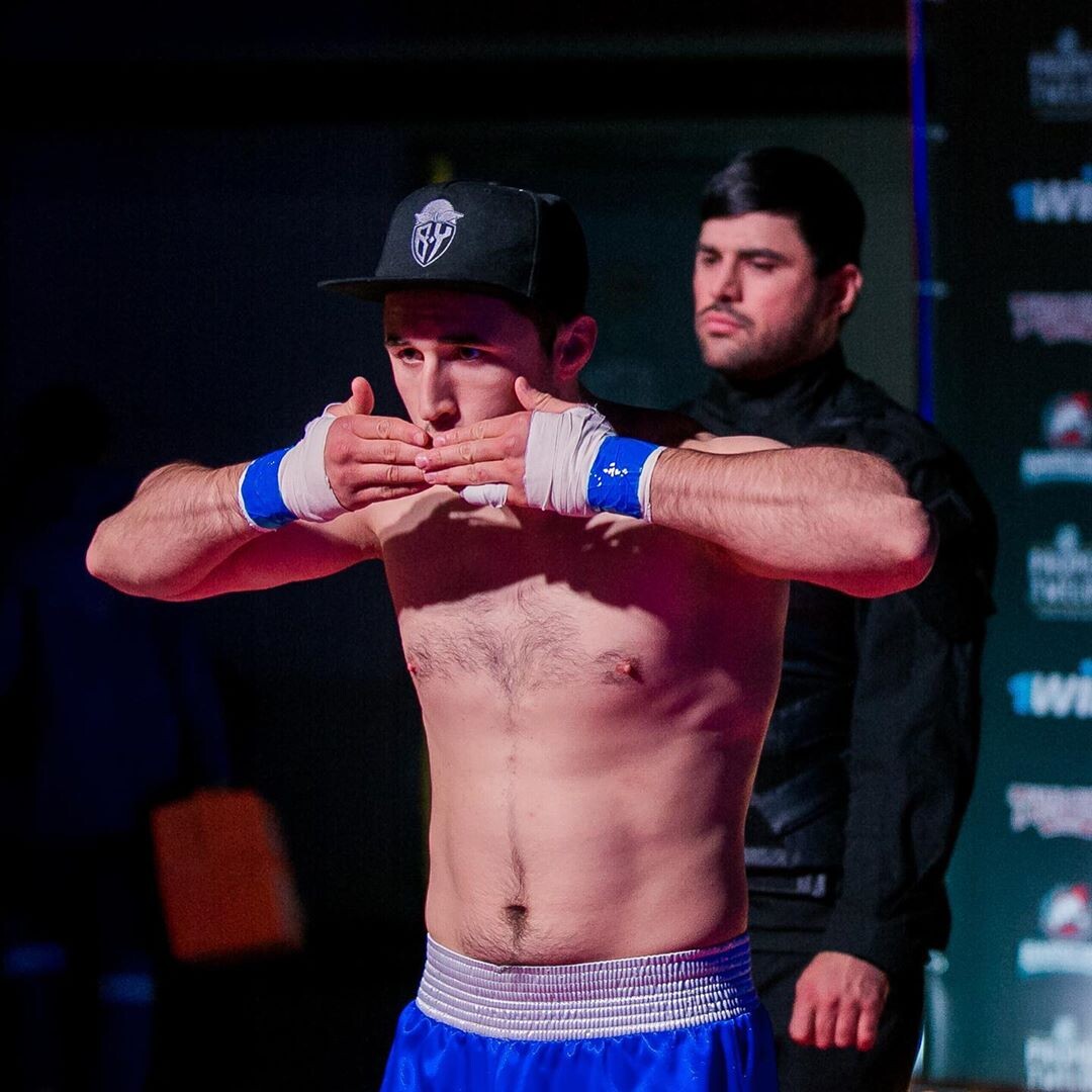 "Все говорят и будут говорить что у тебя не получится! Но знайте со мной Бог и я добьюсь успеха! Спасибо Грачику за бой он все равно останется звездой для меня!"