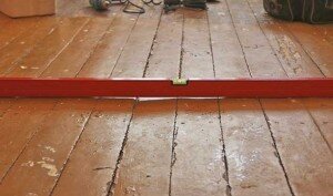 Такое основание можно выровнять фанерой или OSB