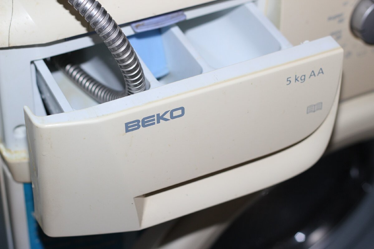 Воду заливать здесь))