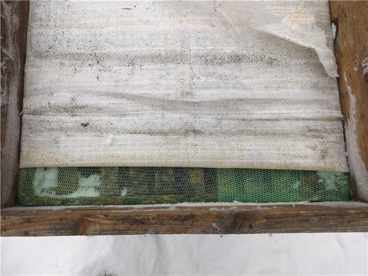 Верхнее утепление ульев. Фото из открытых источников.