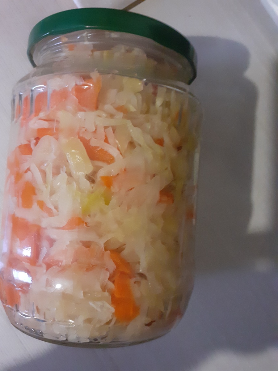 Сочная и хрустящая квашеная капуста