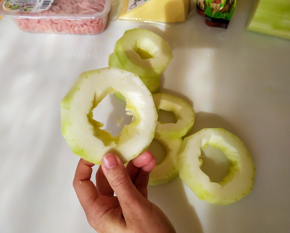 Режем кабачок кольцами