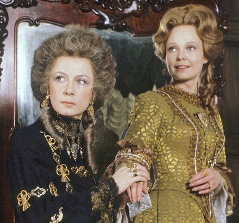 Кадр из фильма «Стакан воды» (1979). Источник - www.teleguide.info