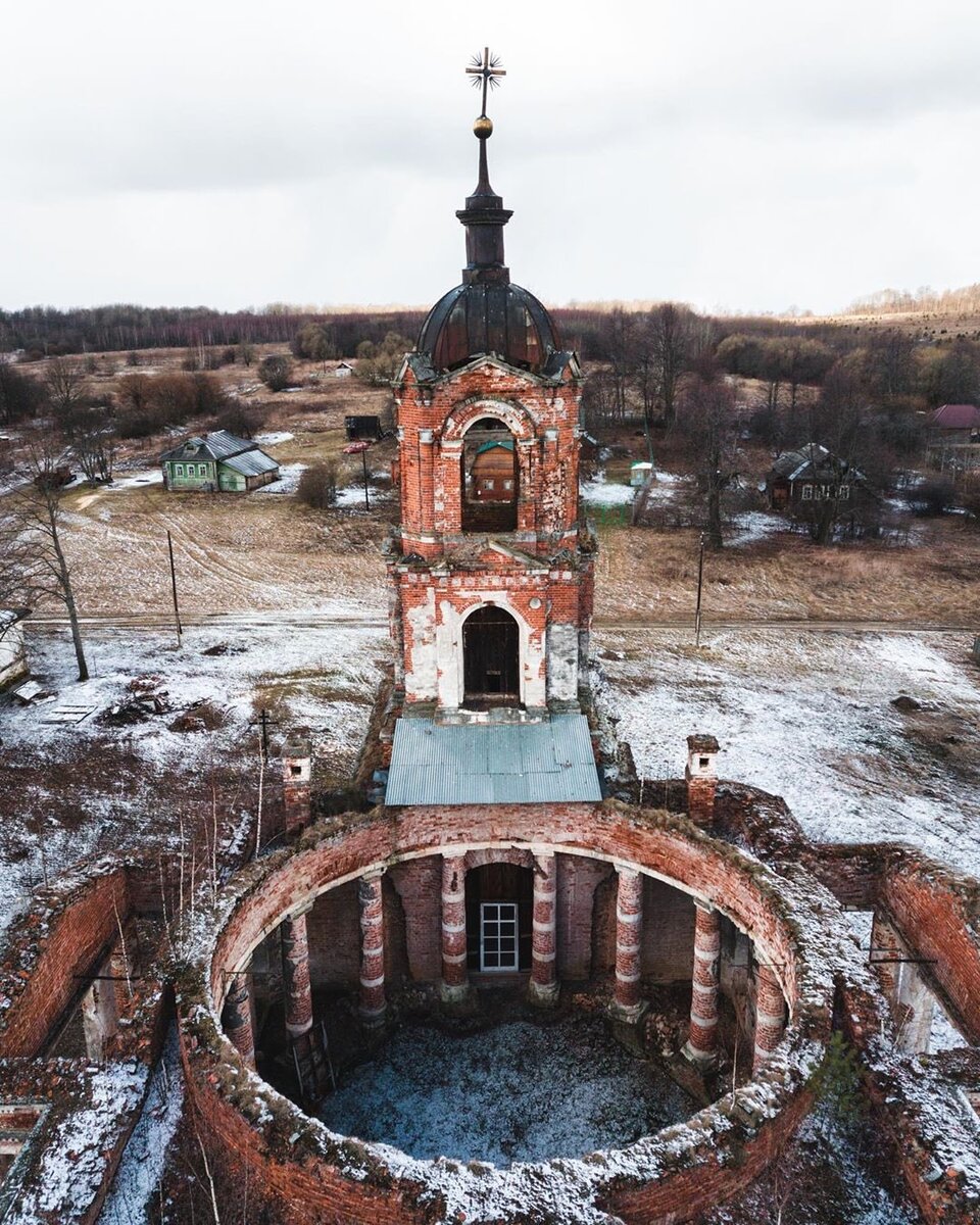 Вид на церковь с дрона