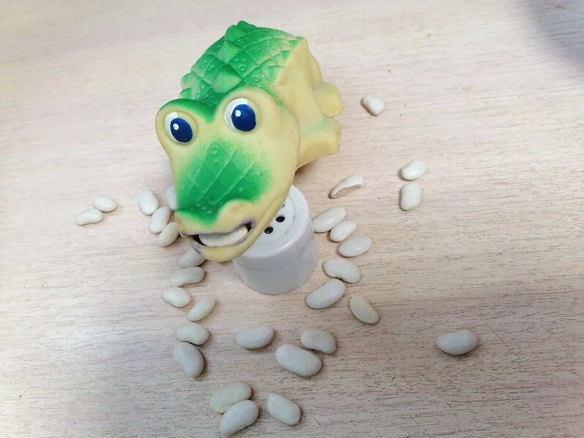 Резиновая игрушка. Сделали ротик. 