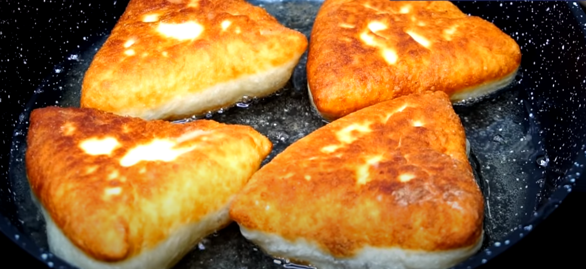 Пирог из хлеба на сковороде