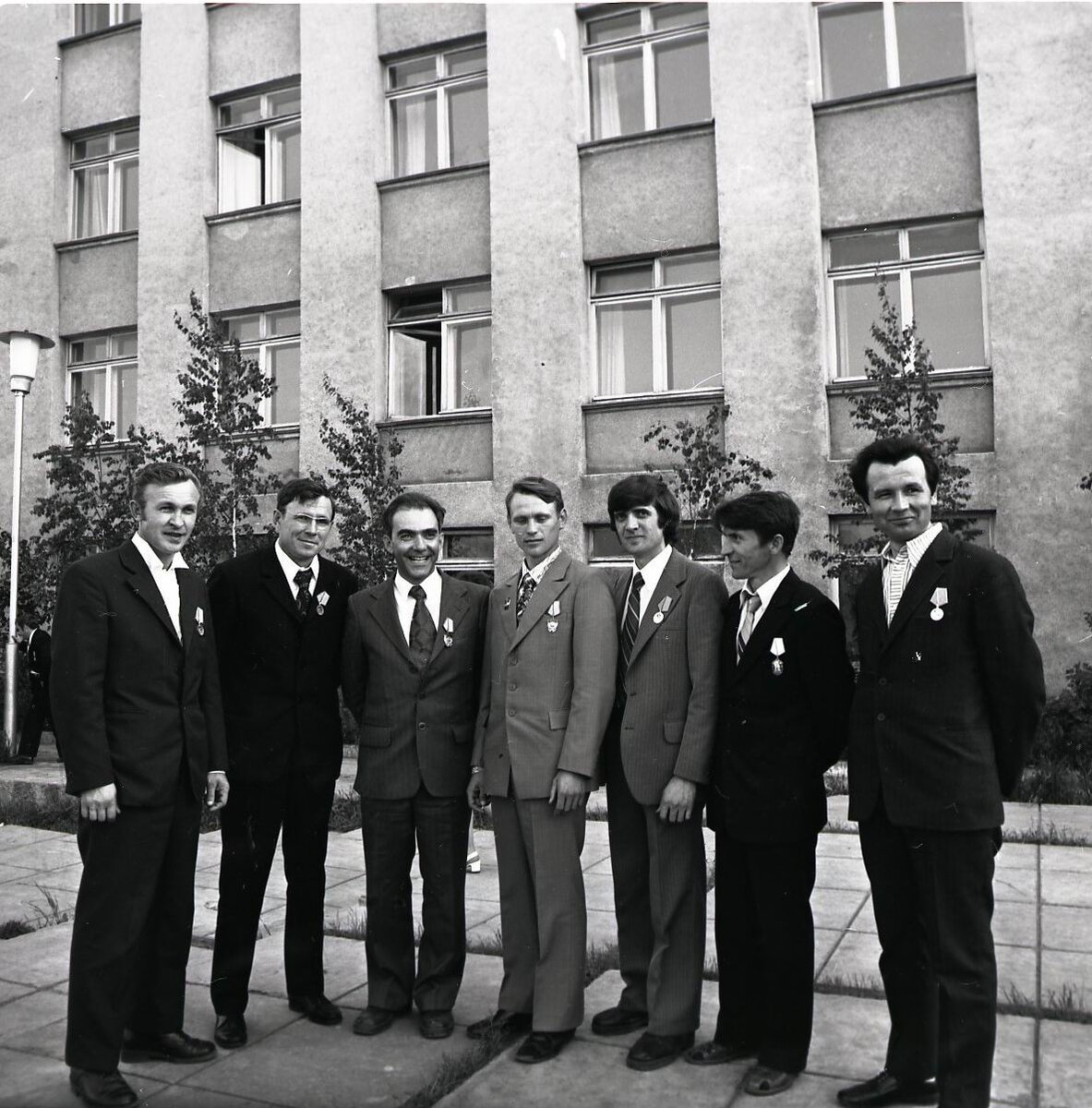 выпускники школы 68. выпускники школы 87 уфа. редкие кадры футбола. ливерпуль 70-е. кузбасс футбол 1972 год.