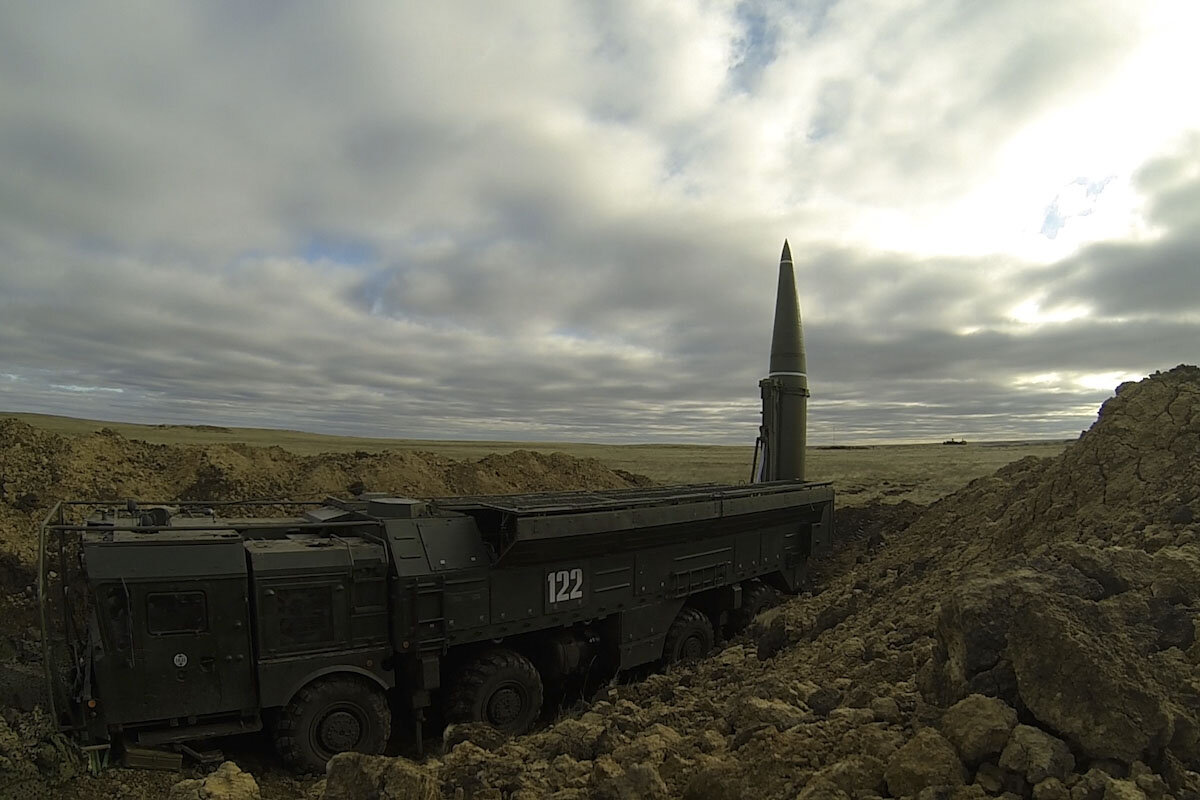 Искандер-М. Нам всем известно, что ждёт их, если прилетят наши "посланцы мира".