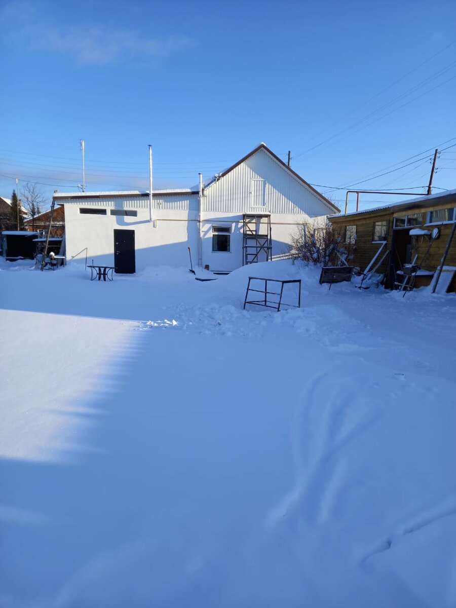 Фото современного домика в деревне.