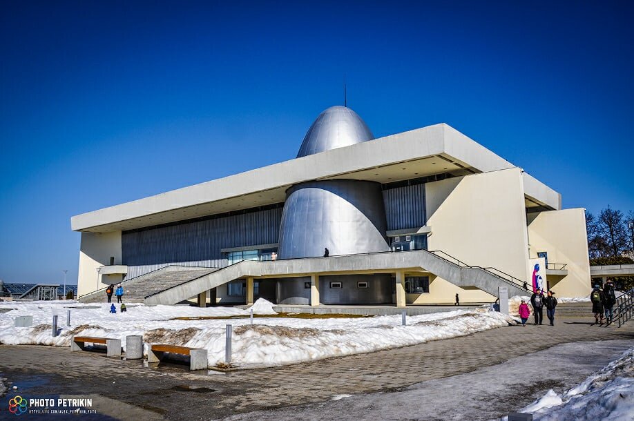 Здание музея истории космонавтики.