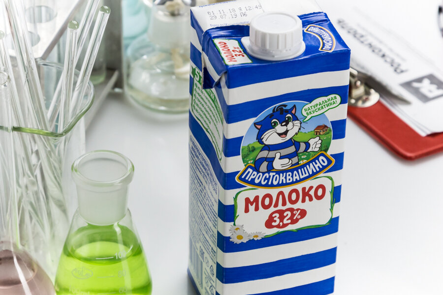 Оставшееся молоко. Молоко Простоквашино 3.2. Молоко Простоквашино 3.2 состав. Простоквашино молоко производитель. Матроскин с молоком.