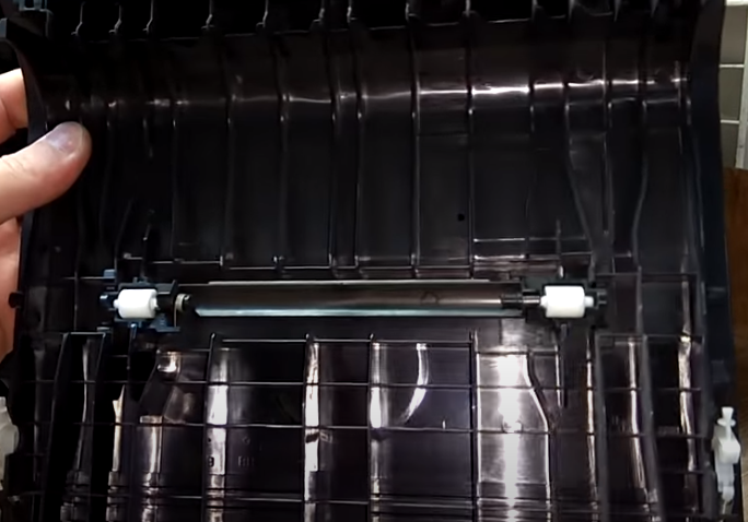 Крышка с задней стенки принтера