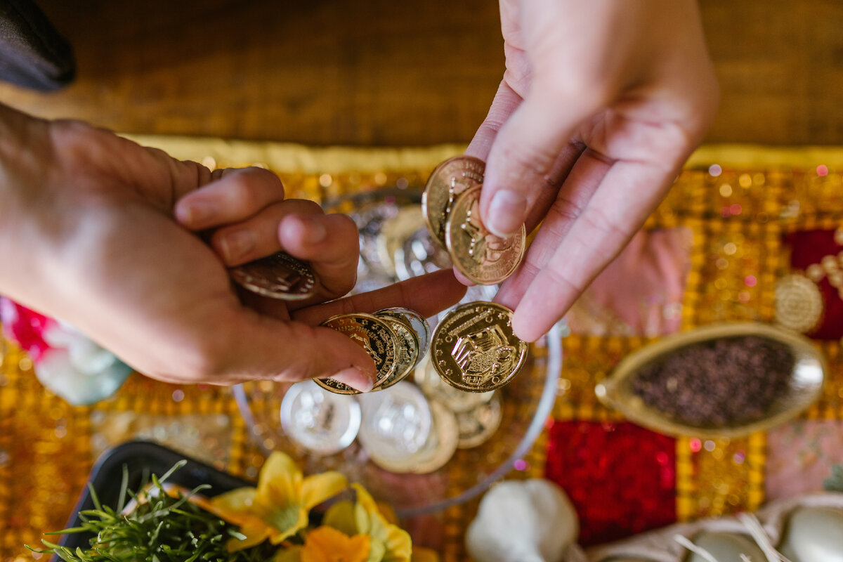 Воришка, который стал банкиром. Истории прошлых воплощений. Фото: RODNAE Productions / Pexels 