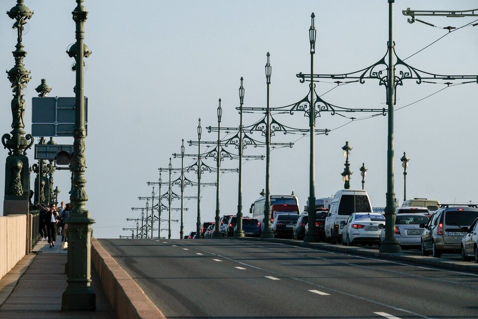     Пробки в 7 баллов сковали Петербург во время дождя 1 августа Артем КИЛЬКИН (архив)