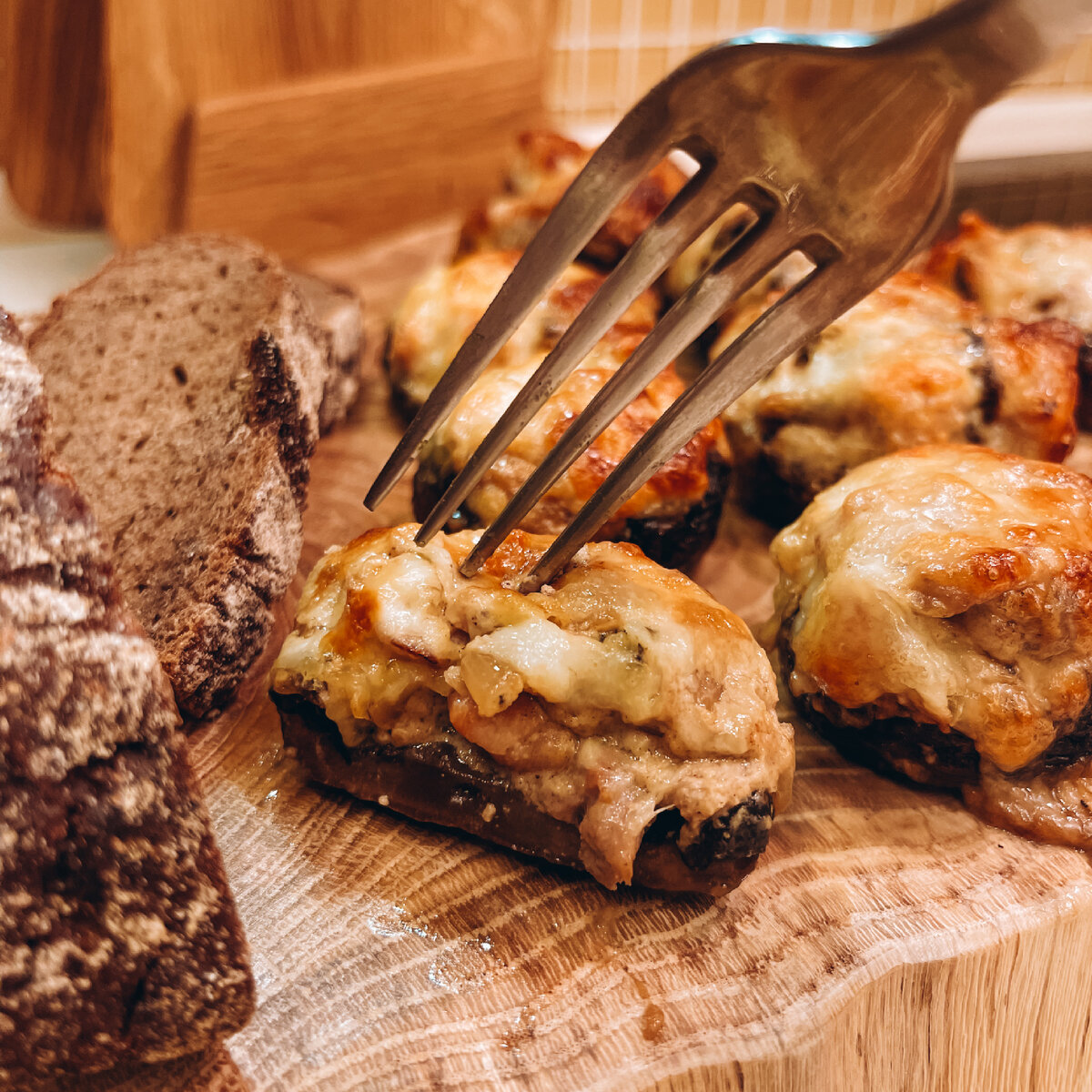 Печёные фаршированные шампионы - это вкусная и красивая закуска