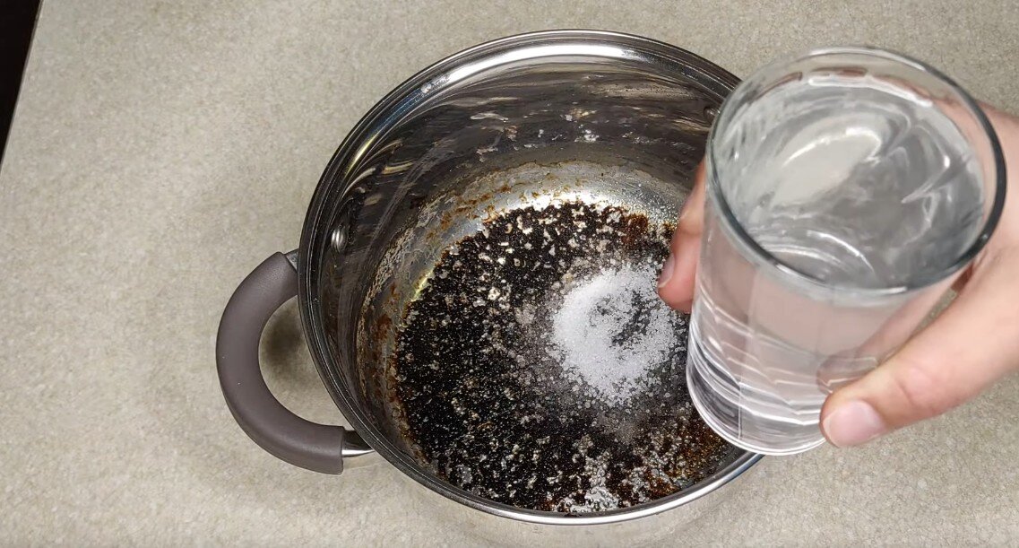 Подгоревшее дно кастрюли. Как отмыть кастрюлю от пригоревшего молока. Как отмыть кастрюлю от пригоревшего молока. Как отмыть кастрюлю от пригоревшего молока. Как отмыть кастрюлю от карамели застывшей.