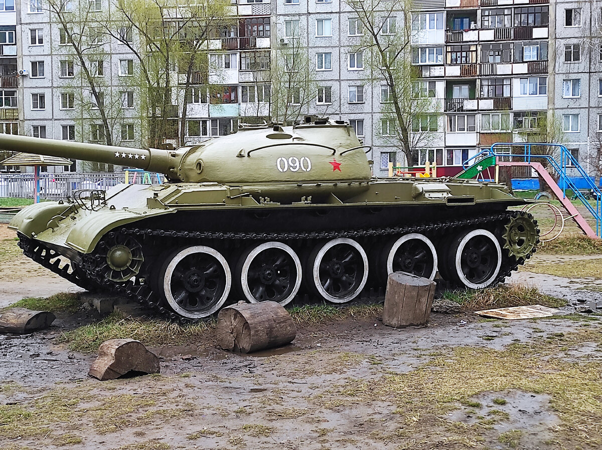 самый худший танк. маленькие танки второй мировой. итальянский мотопулемет mias. французский танк сен-шамон окраска. миас самый маленький танк.