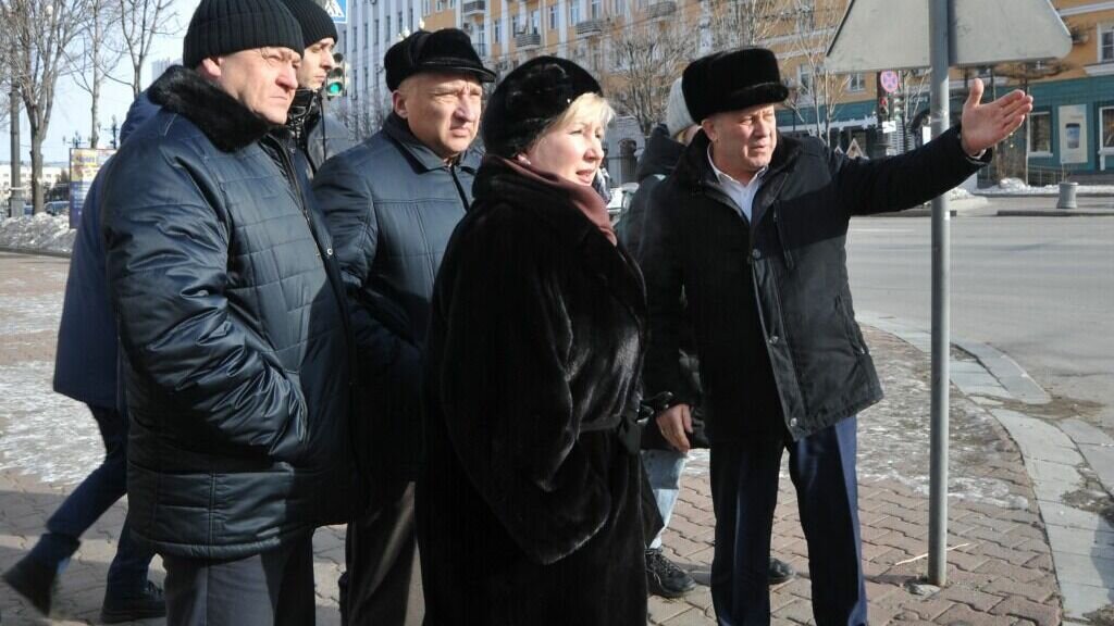     Градоначальник совершил рабочую поездку.