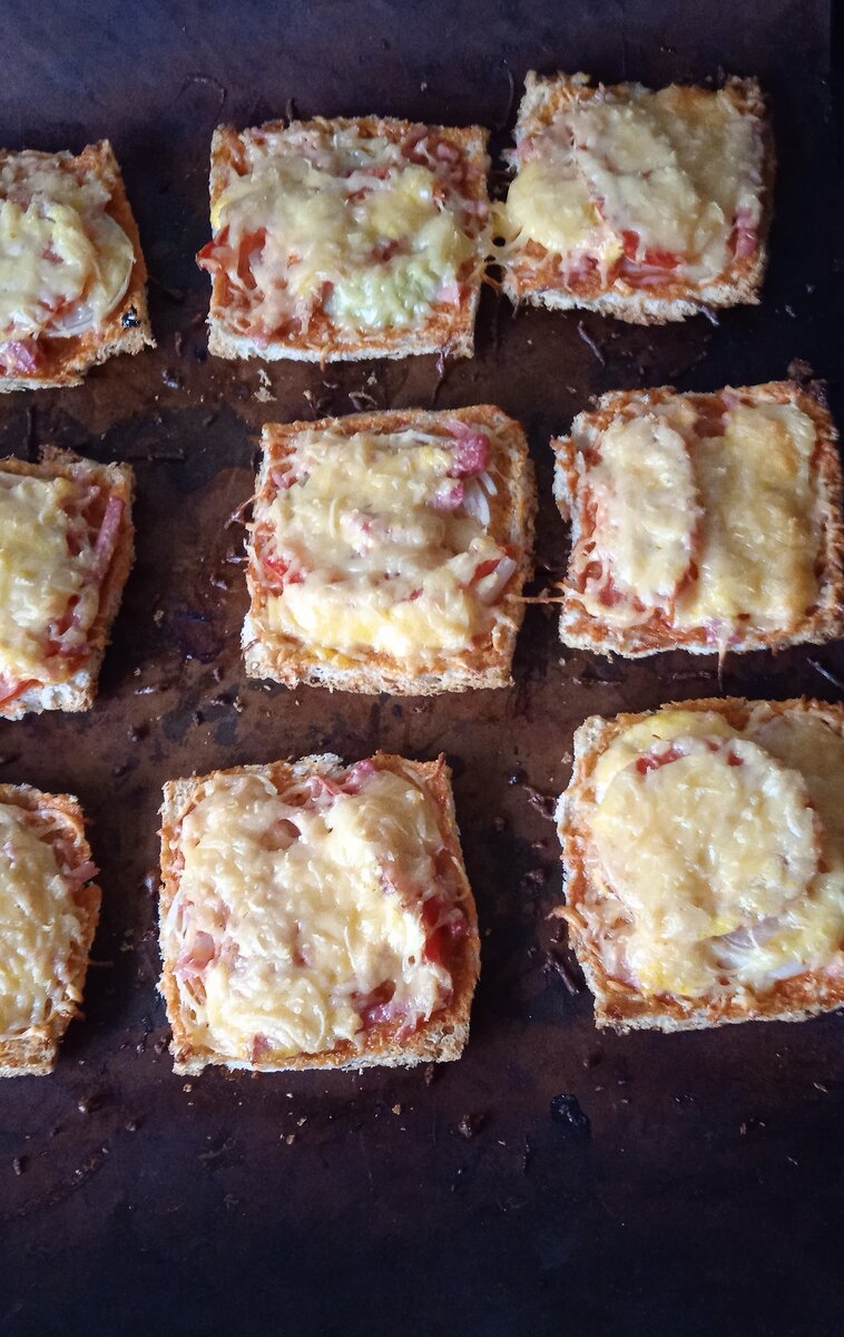 Пицца на хлебе на первом моем коврике