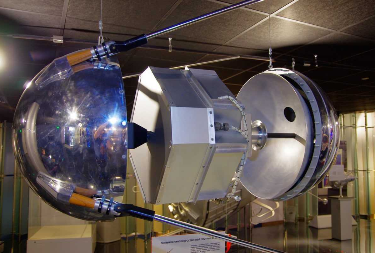 4 октября 1957 космос. ПС-1 Спутник. Спутник 1 первый искусственный Спутник земли. 4 Октября 1957-первый ИСЗ "Спутник" (СССР).. Первый космический Спутник СССР.