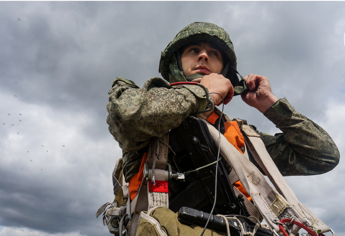 Осенний призыв на срочную военную службу в России начнется с 1 октября 2023 года и продлится до 31 декабря 2023 года. Количество граждан, которых призовут осенью, будет определено отдельным указом.