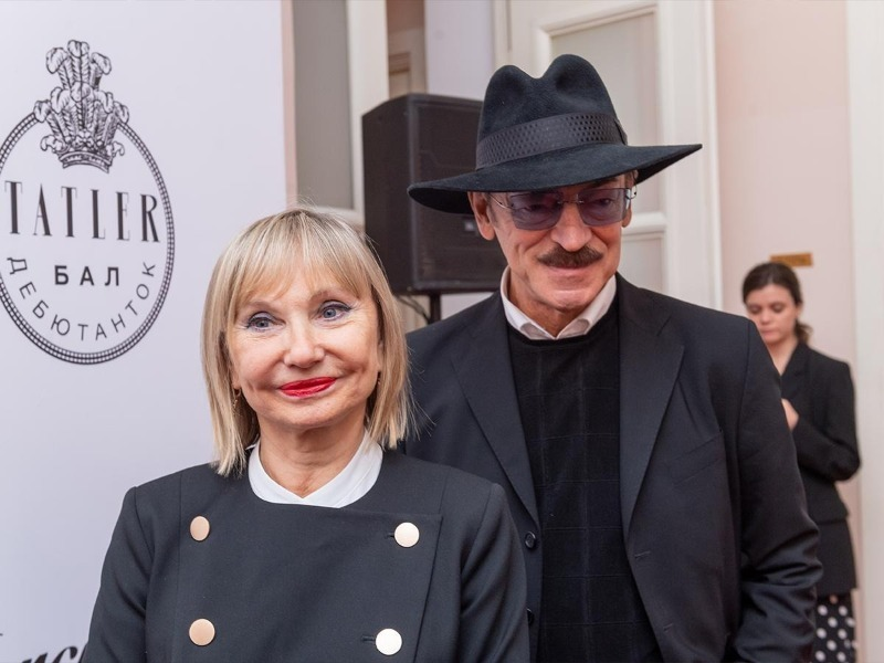 Михаил Боярский ( род.26.12) и Лариса Луппиан ( 26.01.) Общее число - 8.