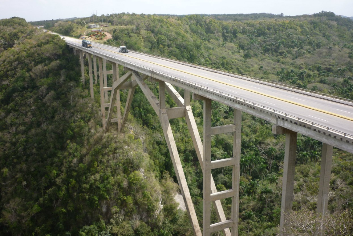 Puente de Bacunayagua Куба