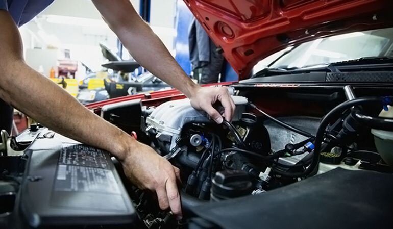  Check Engine – это желтый или оранжевый индикатор двигателя, который появляется на приборной панели большинства современных автомобилей.