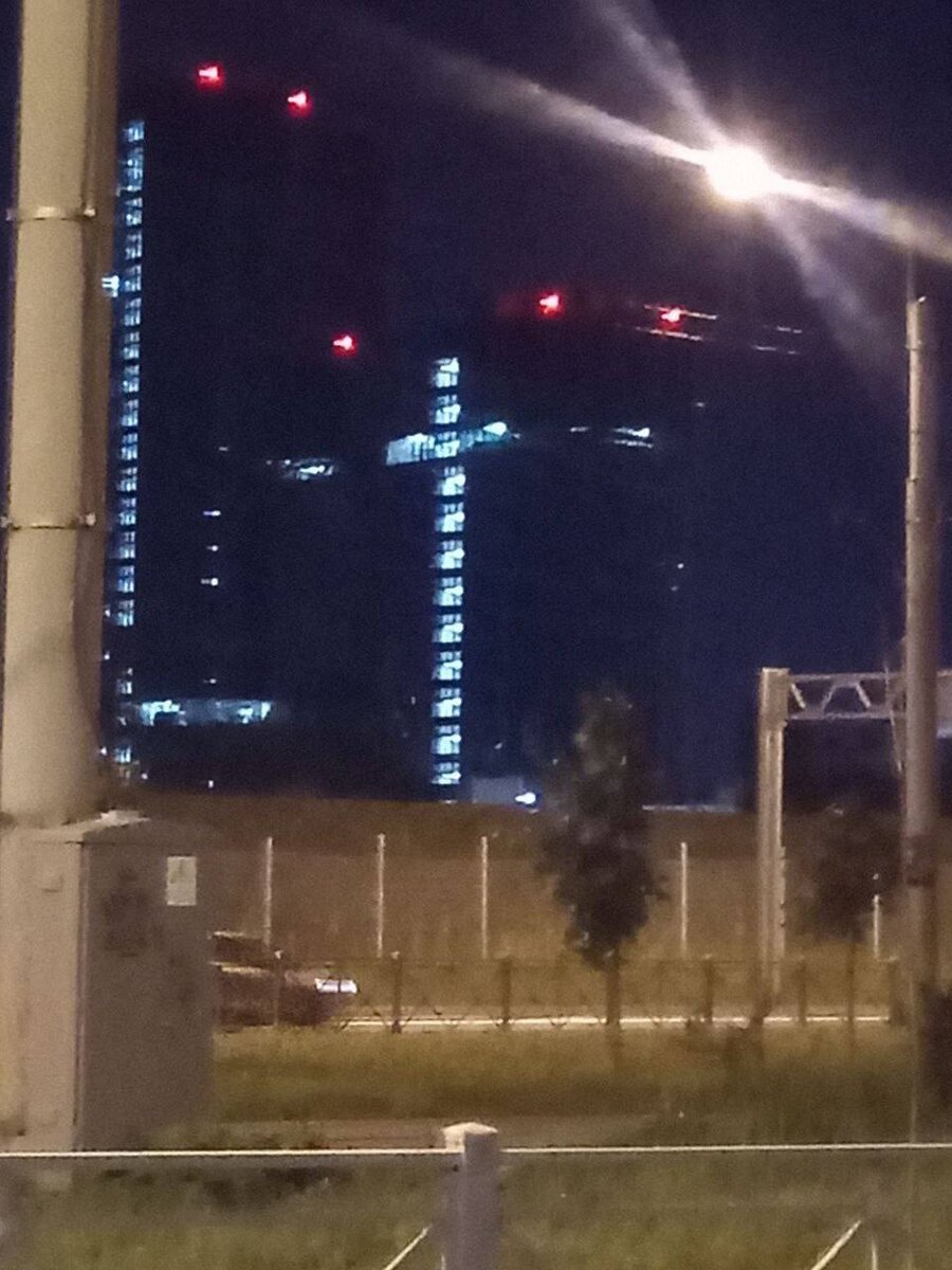 Здание "Вагнер-Центра" в Петербурге этой ночью...