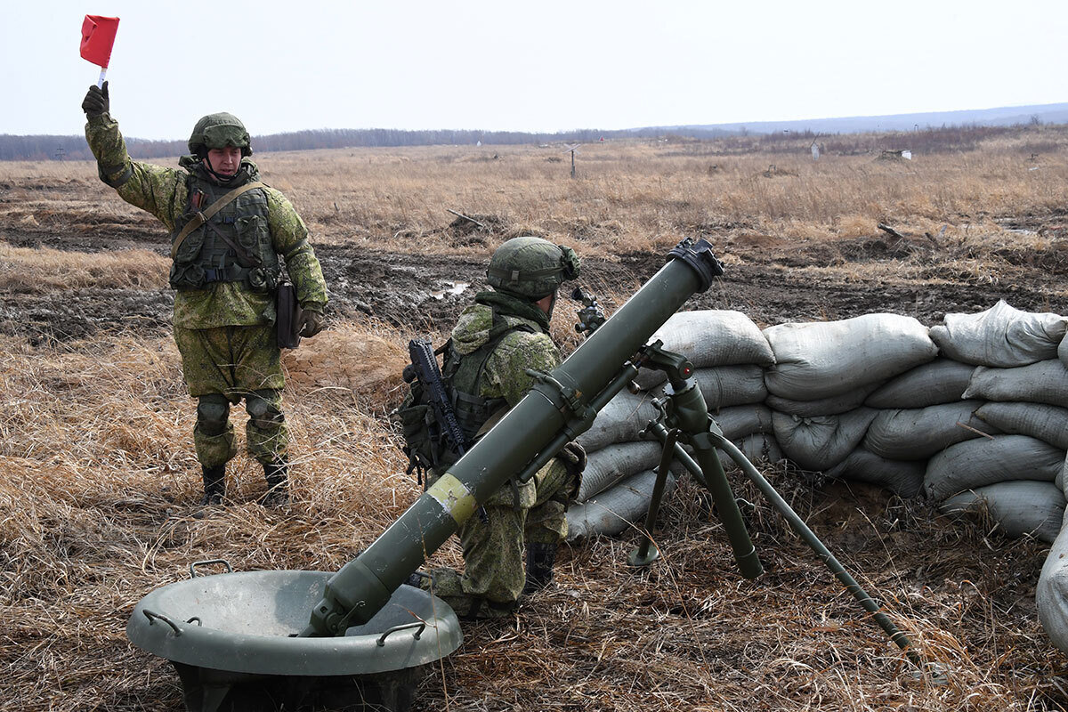 Российские десантники бьют по вражеской пехоте 