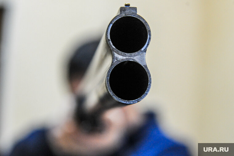    Мужчина убил двух знакомых, еще одного ранил, четвертая потенциальная жертва сбежала