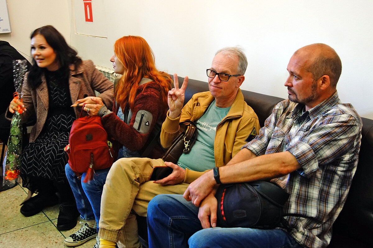 Но были и проверенные временем авторы. Листайте.