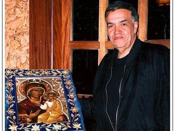 Иосиф Муньос-Кортес с Иверской-Монреальской иконой Божией Матери.