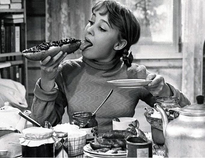 Кадр из фильма "Девчата"