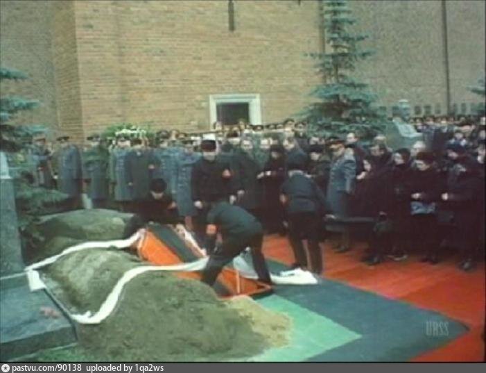 (Можно посмотреть этот момент здесь: https://youtu.be/EEVy6Vyyvjw).