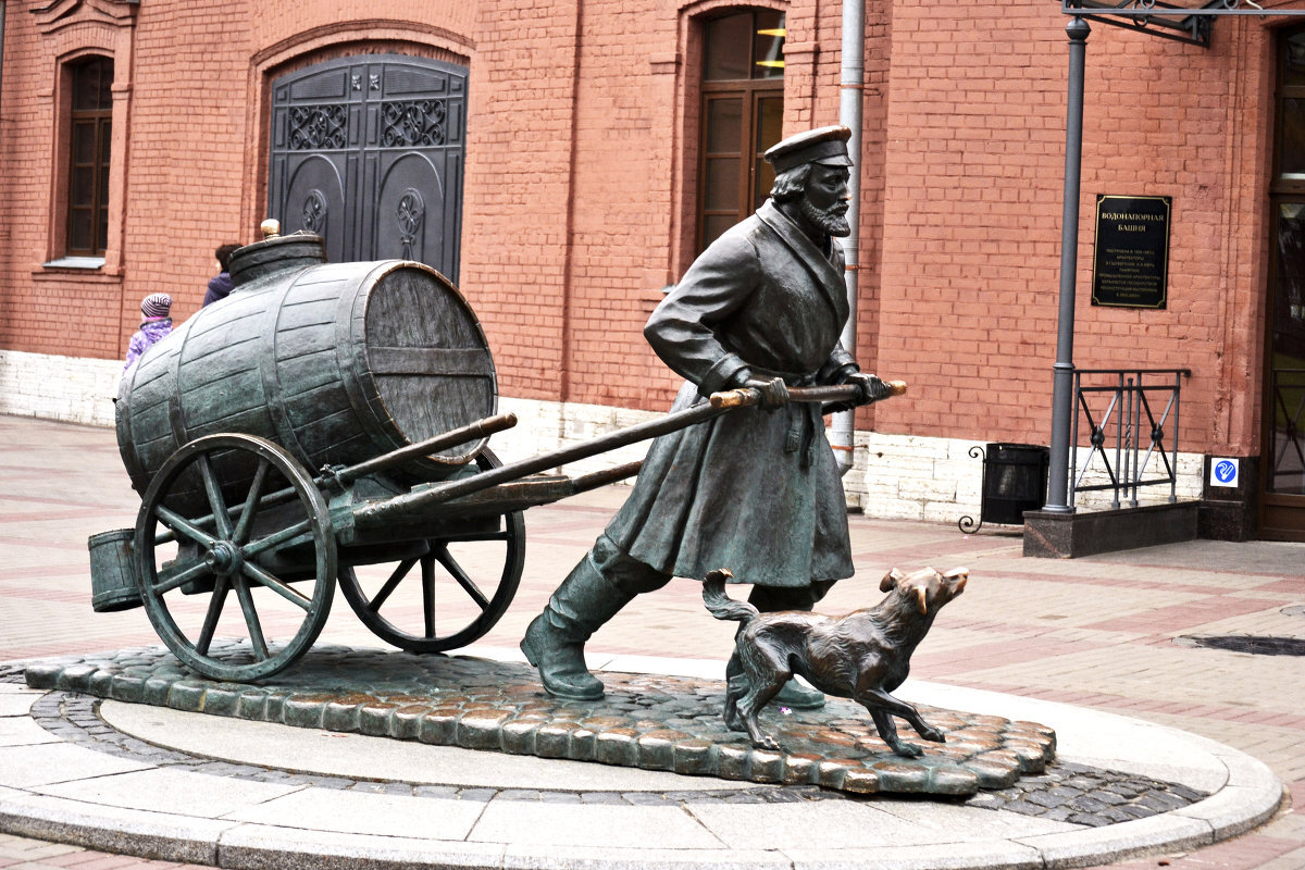 Памятник Петербургскому водовозу