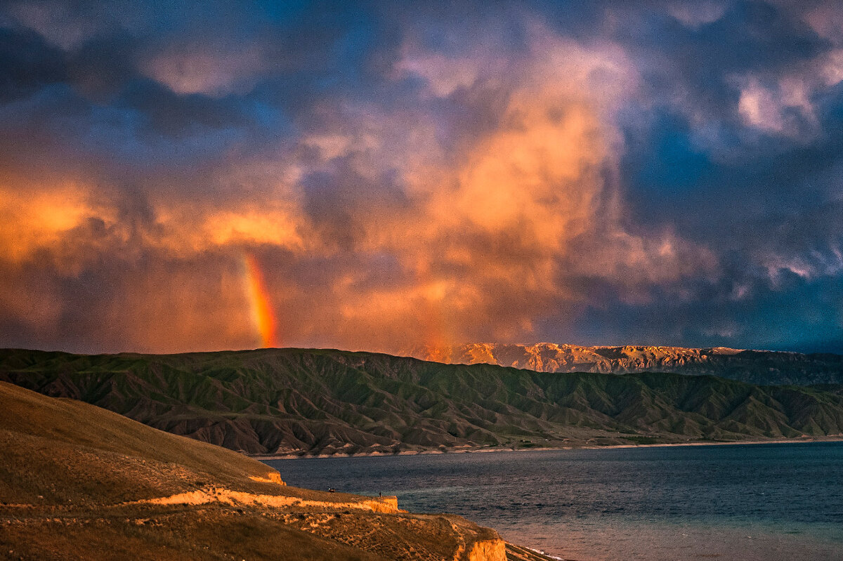 беркменский призрак димержди. лентикулярные (линзовидные) облака. лентикулярное облако алушта. природные явления крыма. природные явления крыма.