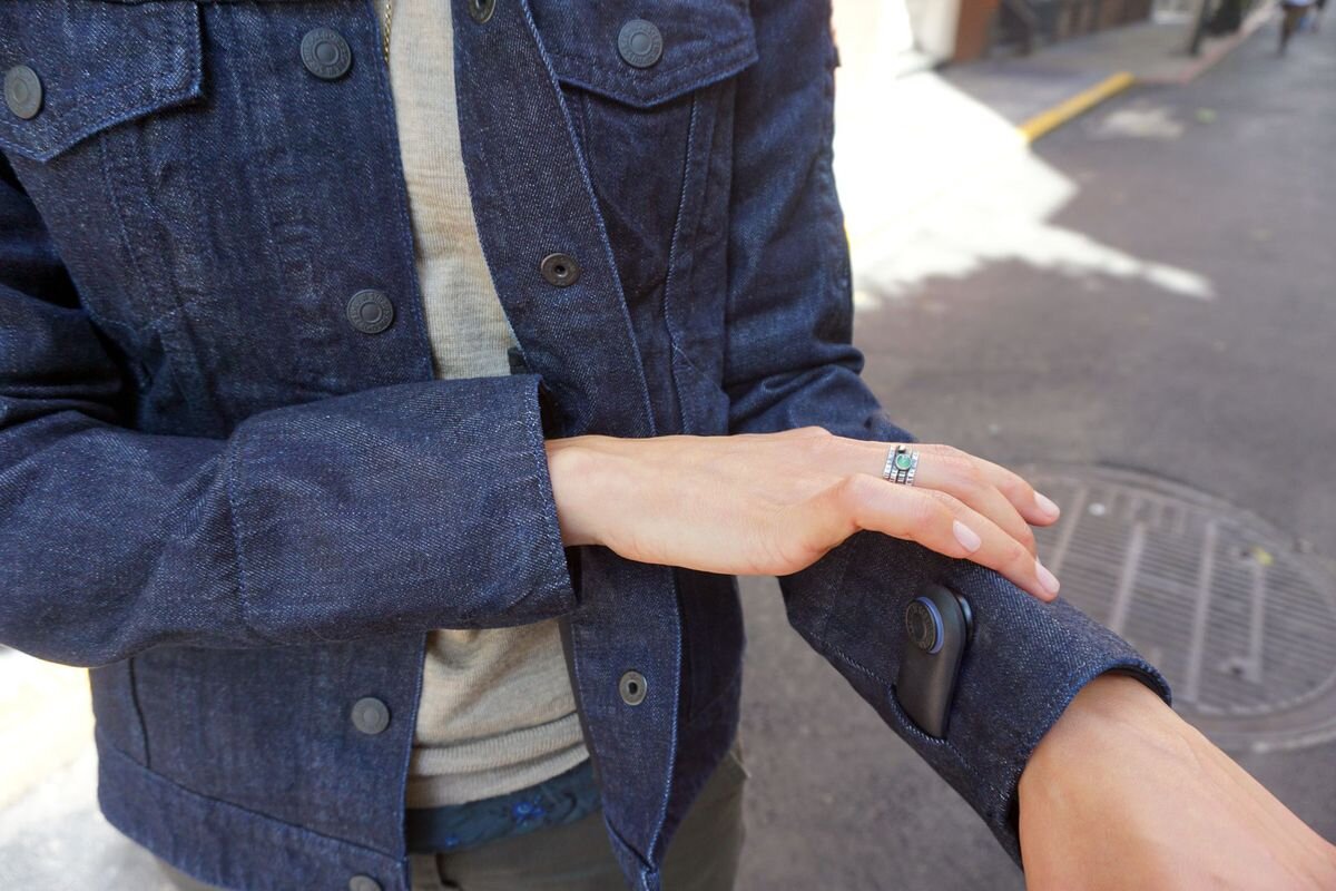 На самом деле очень крутая разработка,  думаю, многие не отказались бы попробовать поносить ее