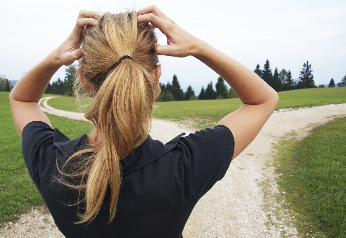 Девушка на развилке. "как это заканчивается" 2018г. Iot. Who картинка. I did it мем дисней.