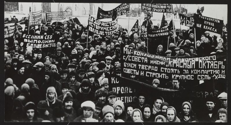 Митинг колхозников Заворовского сельского совета в поддержку решения партии о сплошной коллективизации
Аркадий Шишкин, 1929 год, Московская обл., Коломенский округ, Бронницкий р-н, из собрания МАММ/МДФ.