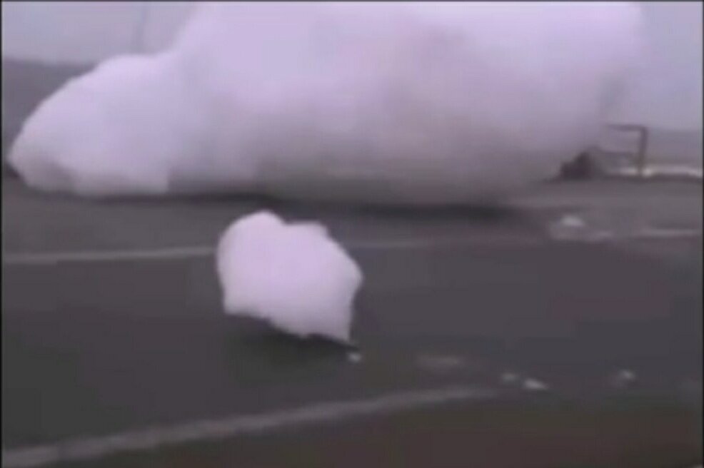 Облака упали на землю))) Изображение взято с видео хостинг YouTube 