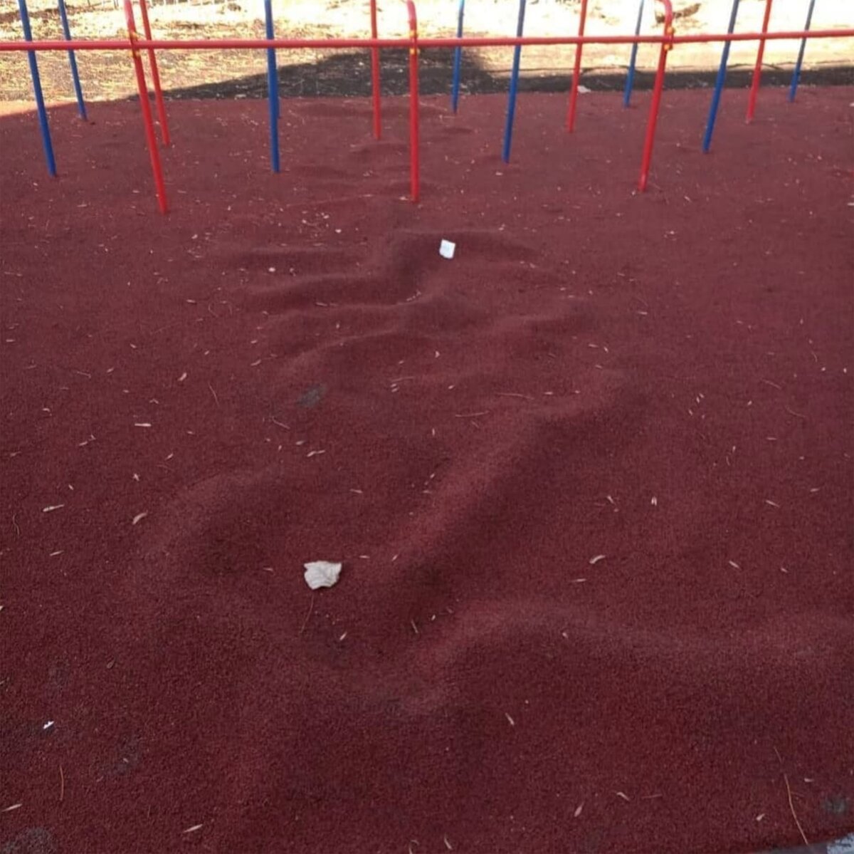 Причины вспучивания покрытия из резиновой крошки.