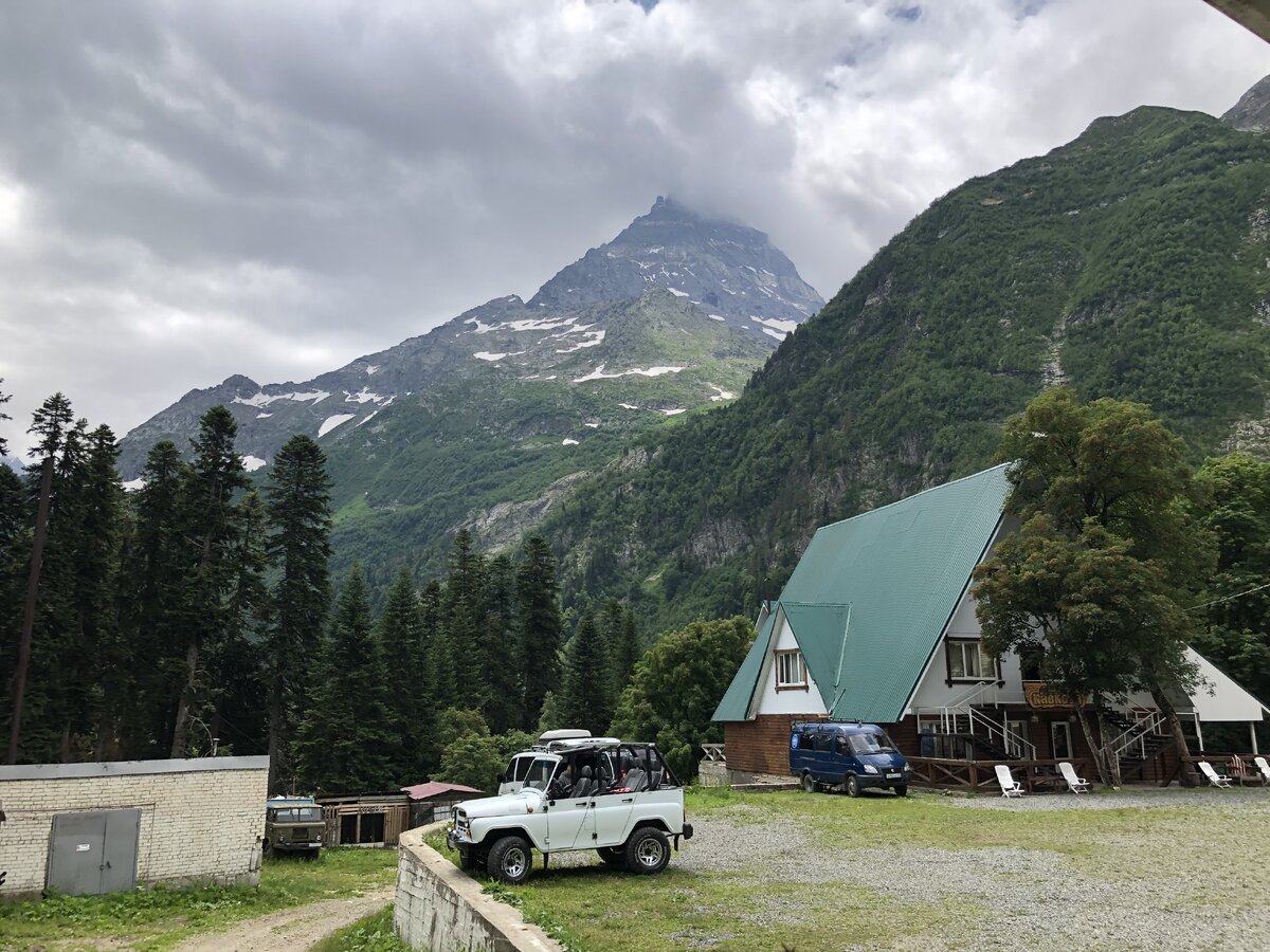 Alpen camping. Альплагерь Алибек. Алибек Домбай. Хижина Алибек Домбай. Туристическая база Алибек Домбай.