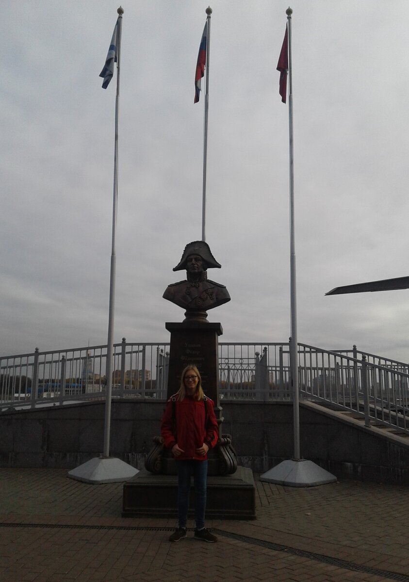 Памятник Ф.Ушакову в Морском музее