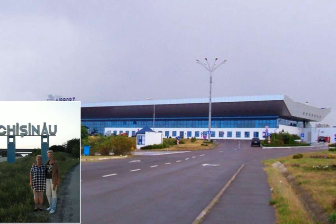 Начало и конец нашего путешествия. Аэропорт и стела с названием города. 