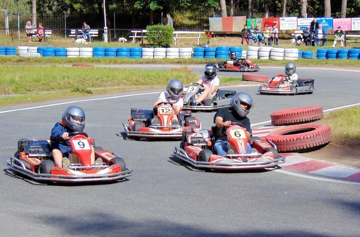 Карт можно собрать в домашних условиях и гонять по трассам с другими авто