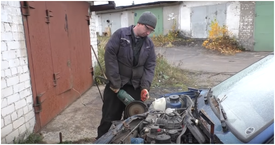 Рис. 1 - Отрезаю болгаркой переднюю часть