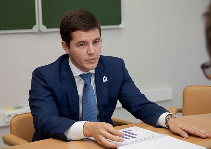 Дмитрий Артюхов решил справиться с жилищной проблемой для тысяч людей без помощи Москвы. 
