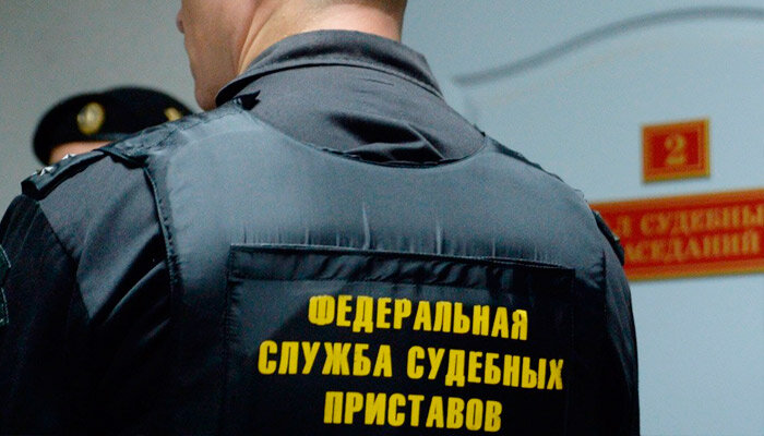 В России судебный пристав нашел мужчину из Курской области, который длительное время скрывался от уплаты алиментов и сменил пол. Об этом сообщает пресс-центр управления Федеральной службы судебных приставов по Курской области."Житель Курской области, который задолжал почти 800 тыс. рублей на содержание своего несовершеннолетнего ребенка, в отдел судебных приставов по повесткам не явился, по месту регистрации не проживал, алименты не перечислял", - говорится в сообщении.